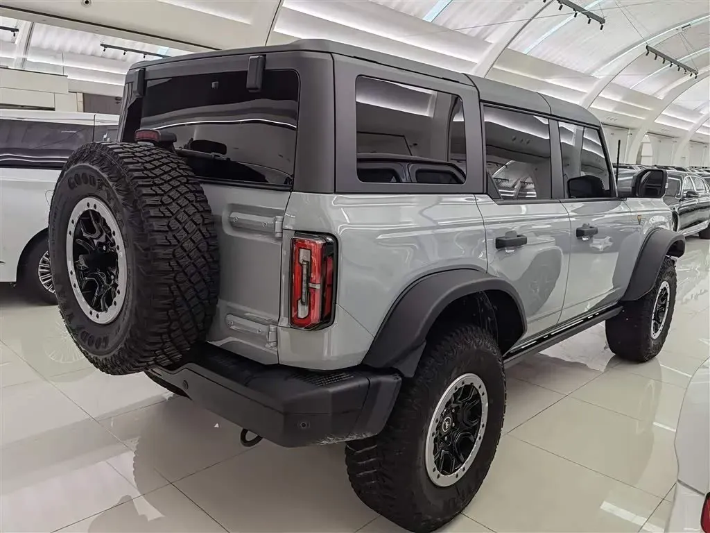 2024 Ford Bronco 2.3T 275HP L4 10AT,autocango,china used car exporter,china ev exporter,chinese used car exporter,chinese used ev exporter