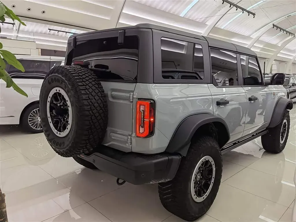 2024 Ford Bronco 2.3T 275HP L4 10AT,autocango,china used car exporter,china ev exporter,chinese used car exporter,chinese used ev exporter