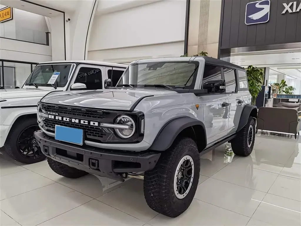 2024 Ford Bronco 2.3T 275HP L4 10AT,autocango,china used car exporter,china ev exporter,chinese used car exporter,chinese used ev exporter