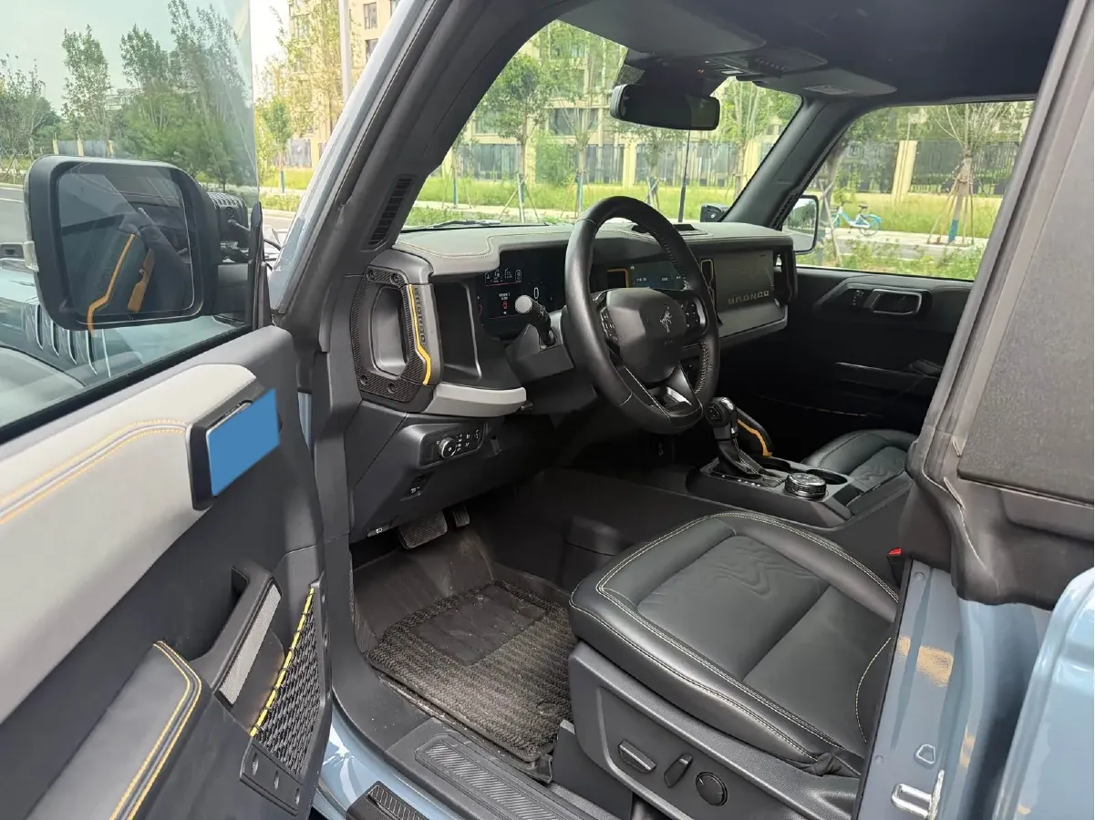 2024 Ford Bronco 2.3T 275HP L4 10AT,autocango,china used car exporter,china ev exporter,chinese used car exporter,chinese used ev exporter