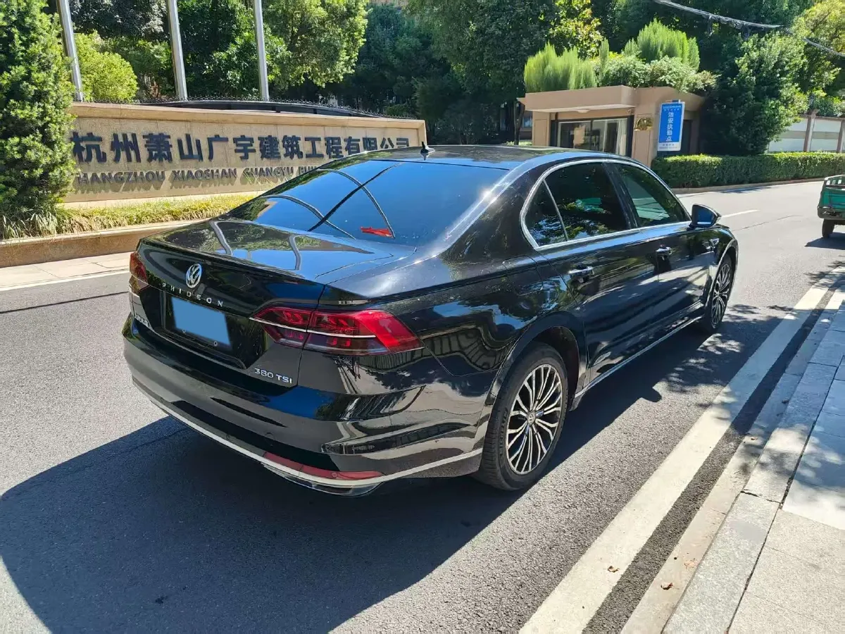 2018 Volkswagen Phideon 2.0T 224HP L4 7DCT,autocango,china used car exporter,china ev exporter,chinese used car exporter,chinese used ev exporter