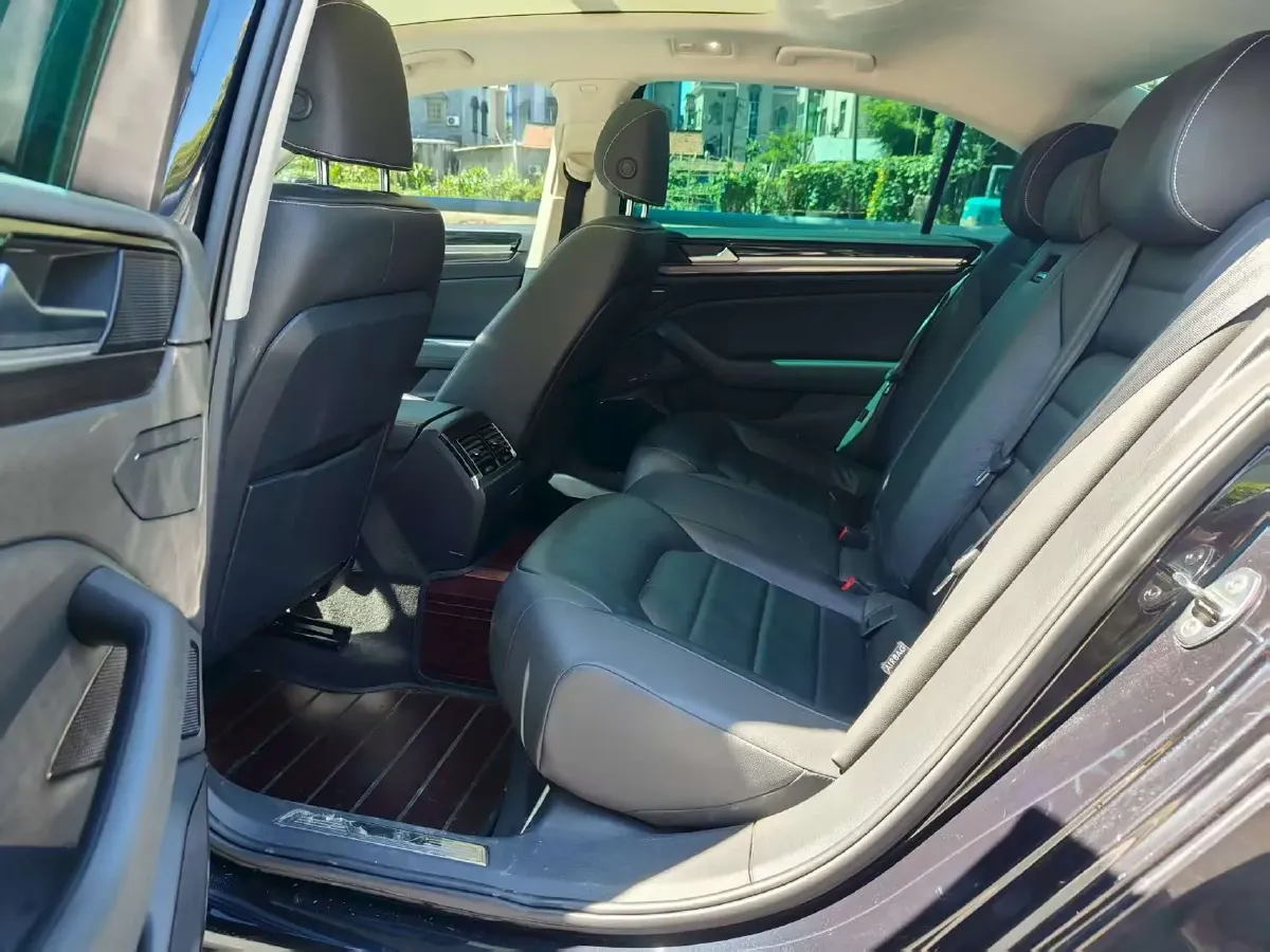 2018 Volkswagen Phideon 2.0T 224HP L4 7DCT,autocango,china used car exporter,china ev exporter,chinese used car exporter,chinese used ev exporter