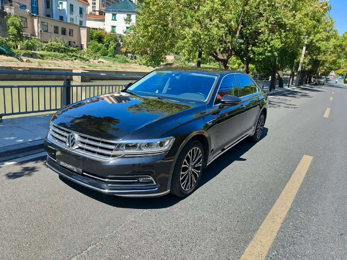 2018 Volkswagen Phideon 2.0T 224HP L4 7DCT,autocango,china used car exporter,china ev exporter,chinese used car exporter,chinese used ev exporter