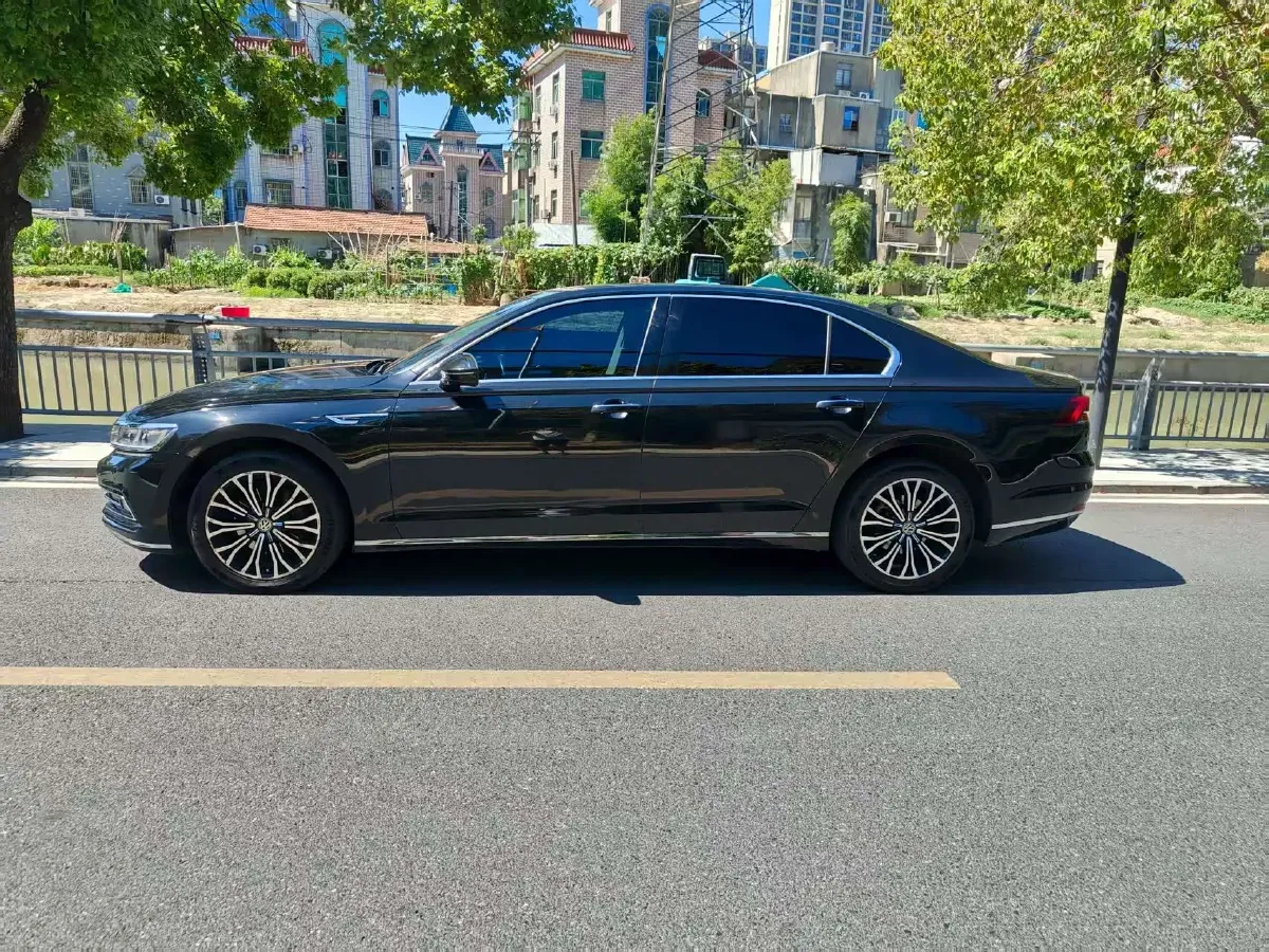 2018 Volkswagen Phideon 2.0T 224HP L4 7DCT,autocango,china used car exporter,china ev exporter,chinese used car exporter,chinese used ev exporter