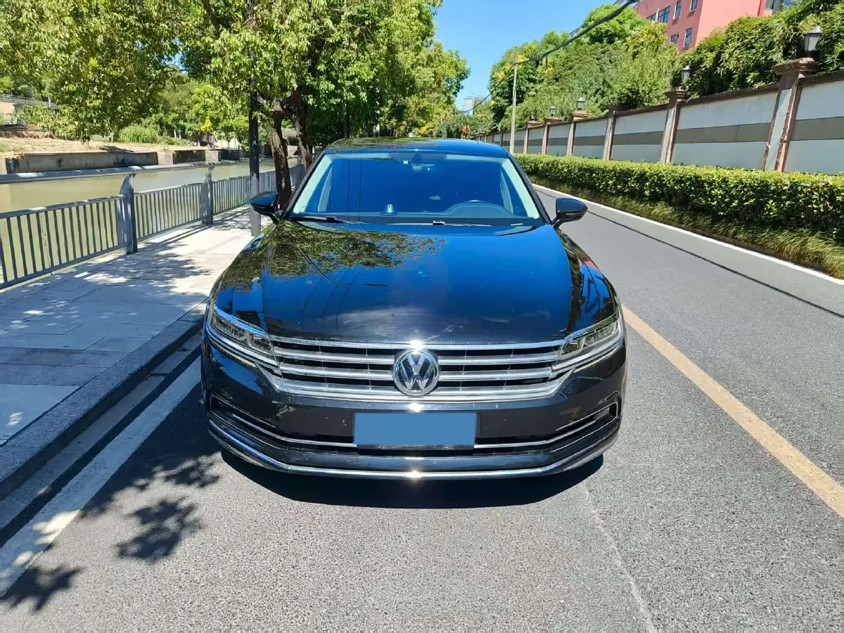 2018 Volkswagen Phideon 2.0T 224HP L4 7DCT,autocango,china used car exporter,china ev exporter,chinese used car exporter,chinese used ev exporter