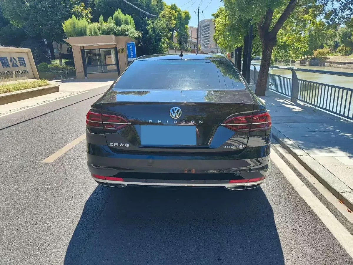 2018 Volkswagen Phideon 2.0T 224HP L4 7DCT,autocango,china used car exporter,china ev exporter,chinese used car exporter,chinese used ev exporter