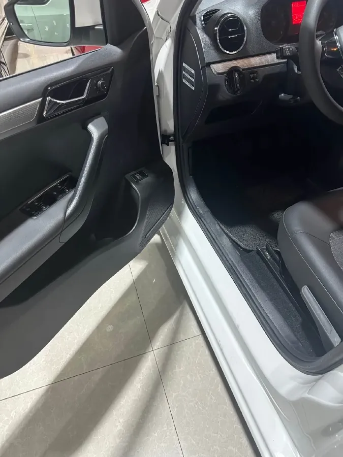 2017 Volkswagen Jetta 1.4L 90HP L4 5MT,autocango,china used car exporter,china ev exporter,chinese used car exporter,chinese used ev exporter