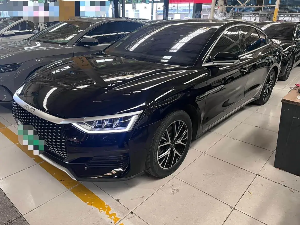 2022 BYD e9 BEV 63.36KWH