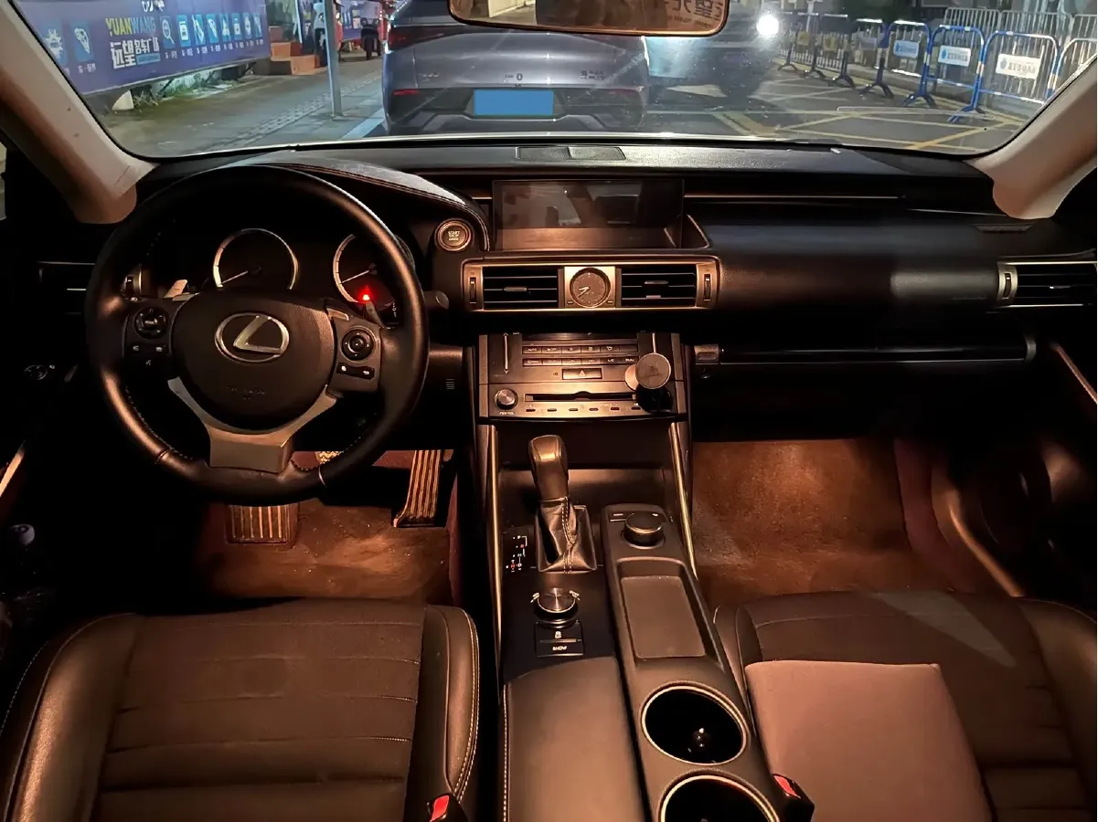 2013 Lexus IS 2.5L 208HP V6 6AT,autocango,china used car exporter,china ev exporter,chinese used car exporter,chinese used ev exporter