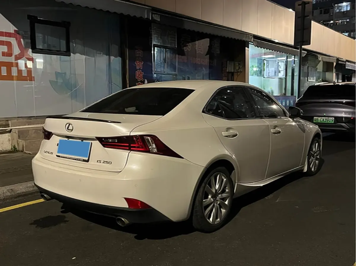 2013 Lexus IS 2.5L 208HP V6 6AT,autocango,china used car exporter,china ev exporter,chinese used car exporter,chinese used ev exporter