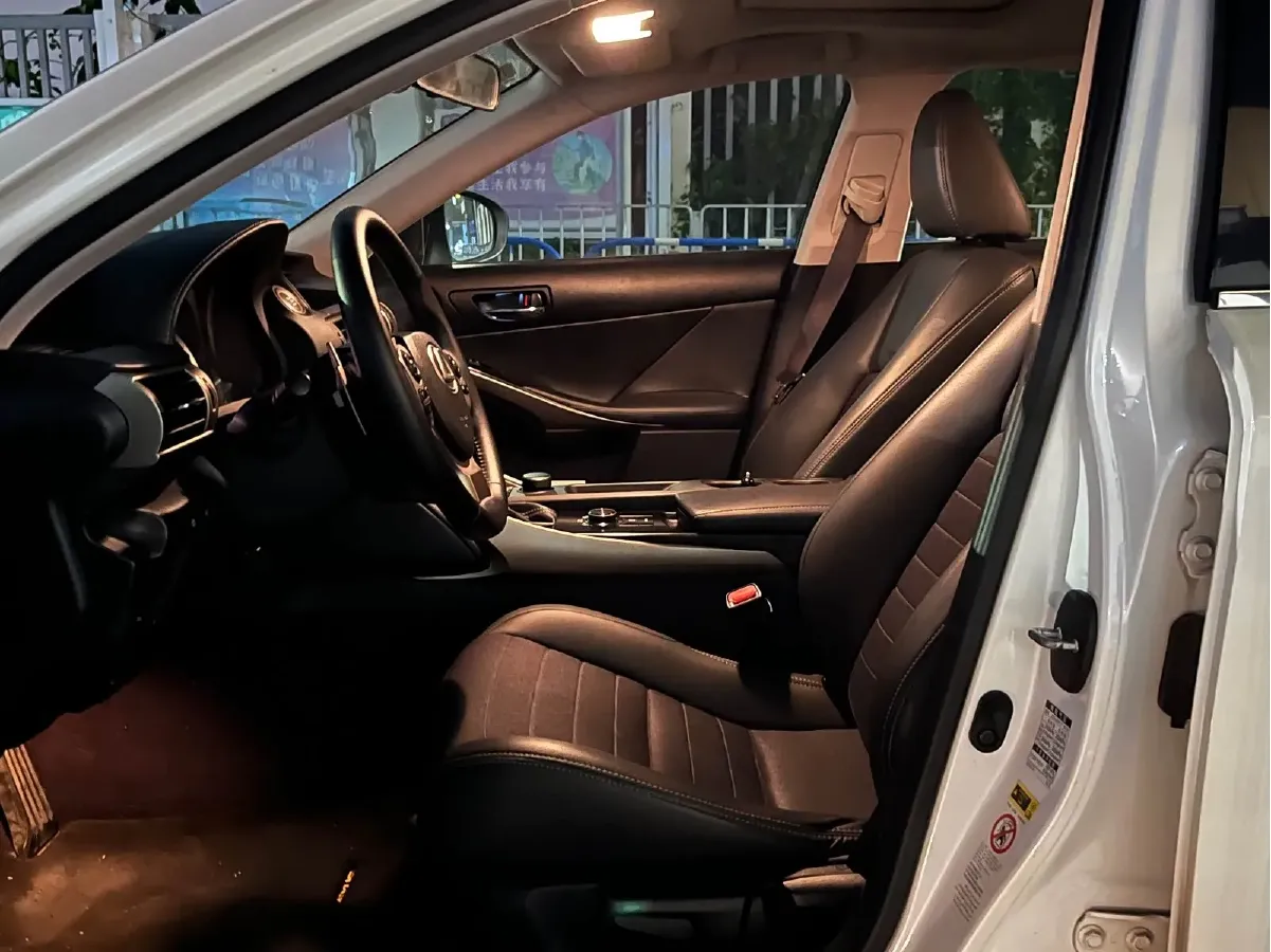 2013 Lexus IS 2.5L 208HP V6 6AT,autocango,china used car exporter,china ev exporter,chinese used car exporter,chinese used ev exporter