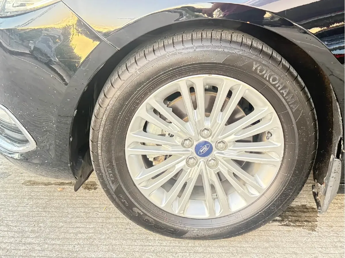 2017 Ford Taurus 2.0T 245HP L4 6AT,autocango,china used car exporter,china ev exporter,chinese used car exporter,chinese used ev exporter