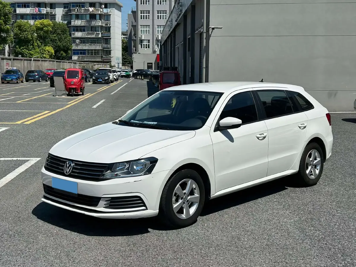2015 Volkswagen Gran Lavida 1.6L 110HP L4 5MT