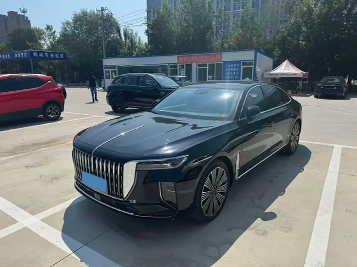 2025 HongQi H9 2.0T 252HP L4 8AT