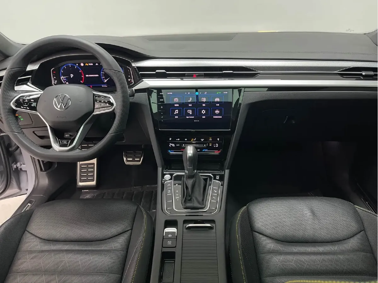 2024 Volkswagen CC 2.0T 220HP L4 7DCT,autocango,china used car exporter,china ev exporter,chinese used car exporter,chinese used ev exporter