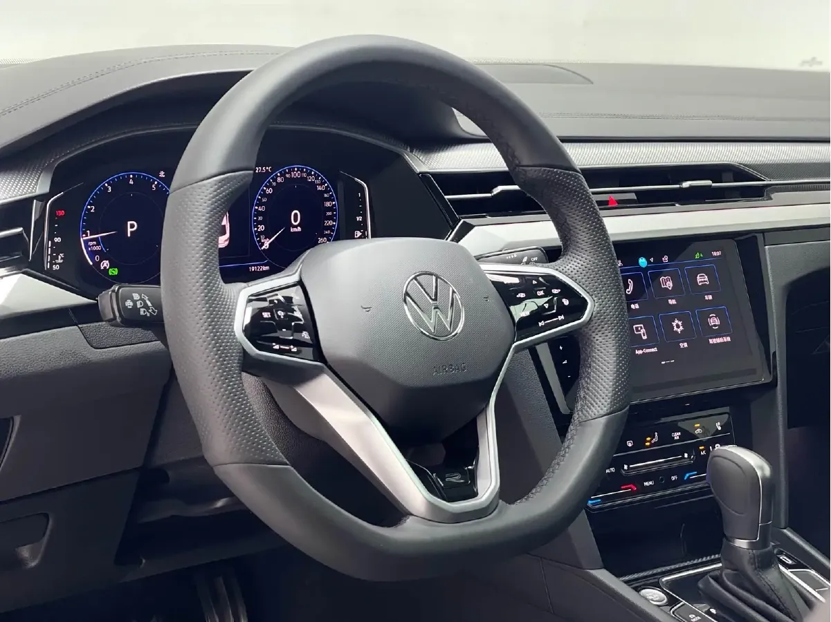 2024 Volkswagen CC 2.0T 220HP L4 7DCT,autocango,china used car exporter,china ev exporter,chinese used car exporter,chinese used ev exporter