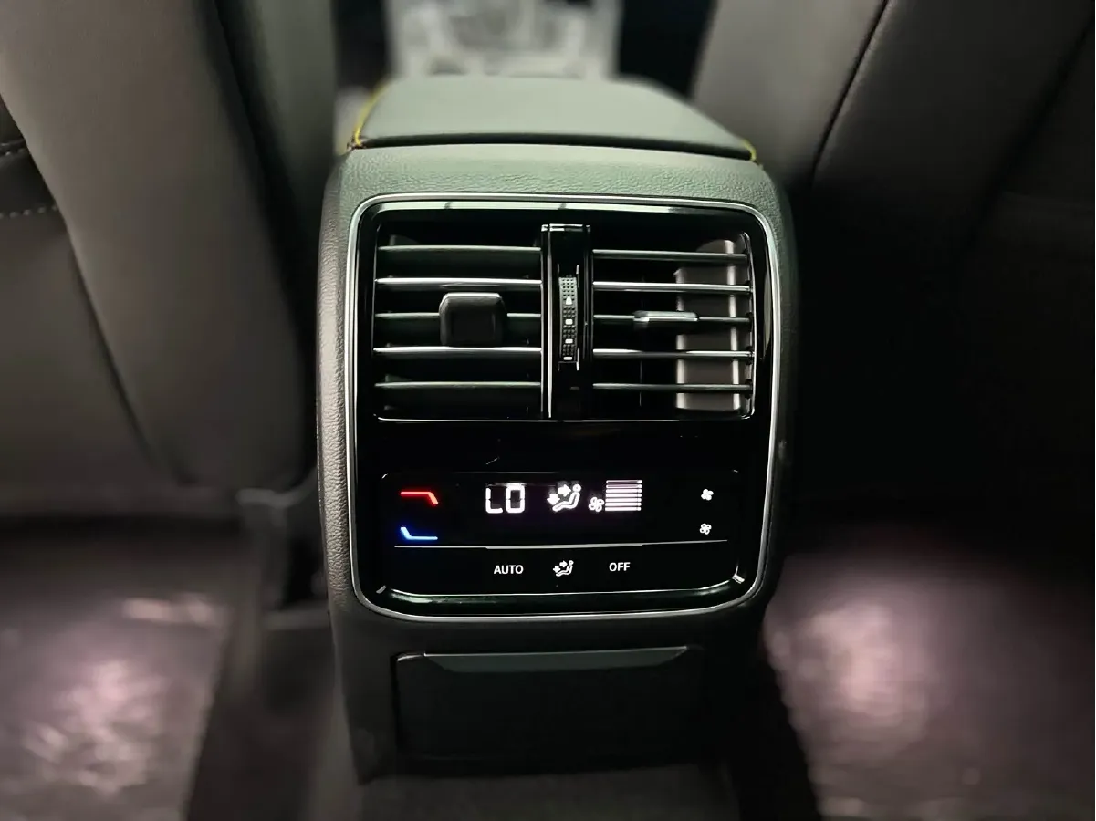 2024 Volkswagen CC 2.0T 220HP L4 7DCT,autocango,china used car exporter,china ev exporter,chinese used car exporter,chinese used ev exporter