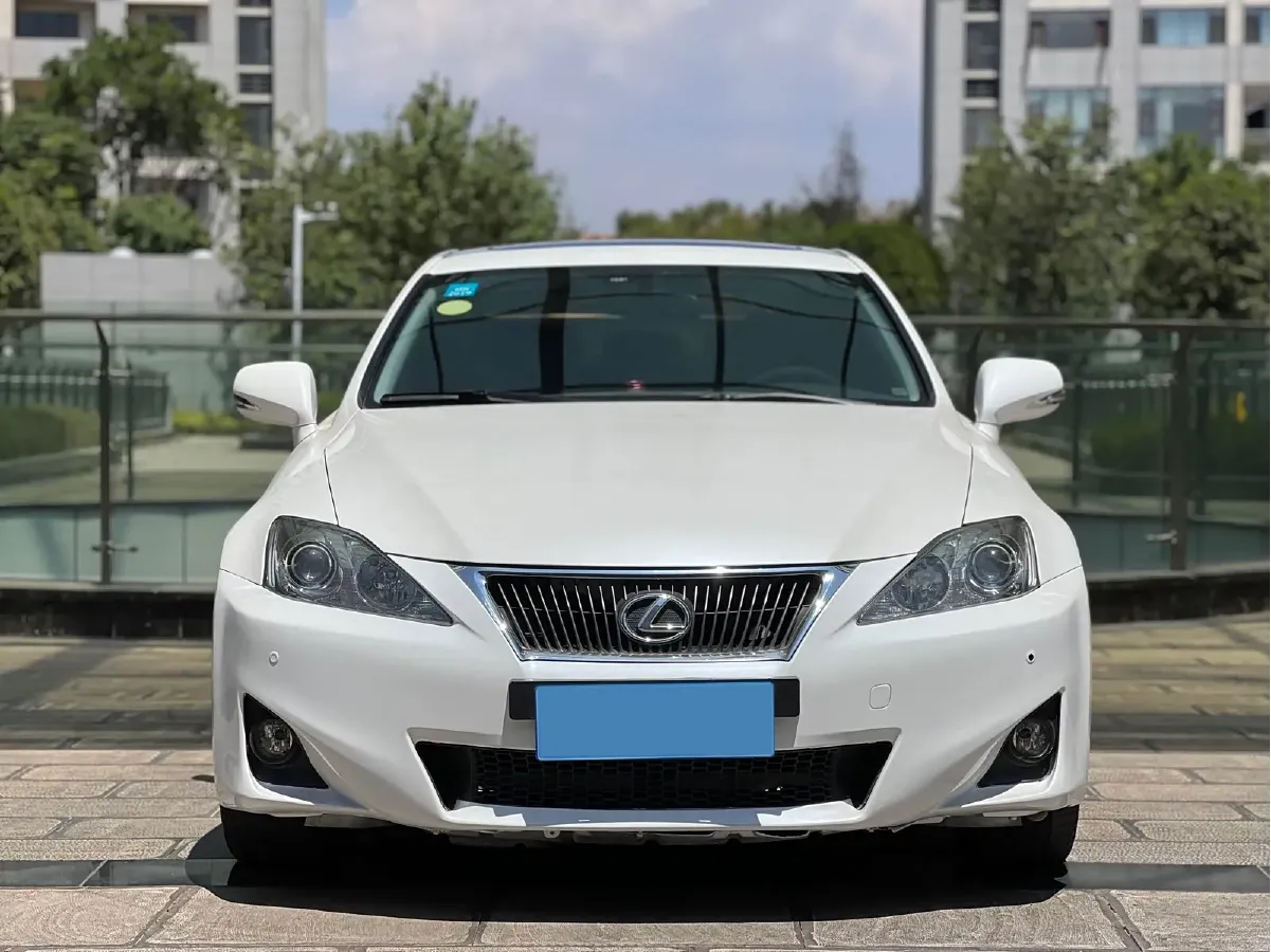2011 Lexus IS 2.5L 208HP V6 6AT,autocango,china used car exporter,china ev exporter,chinese used car exporter,chinese used ev exporter