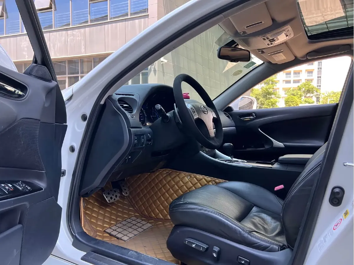 2011 Lexus IS 2.5L 208HP V6 6AT,autocango,china used car exporter,china ev exporter,chinese used car exporter,chinese used ev exporter