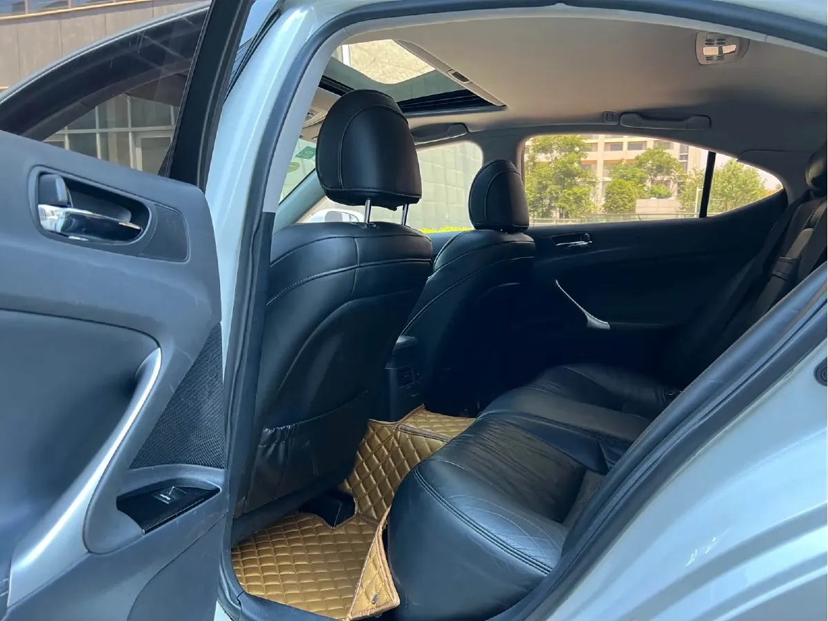 2011 Lexus IS 2.5L 208HP V6 6AT,autocango,china used car exporter,china ev exporter,chinese used car exporter,chinese used ev exporter