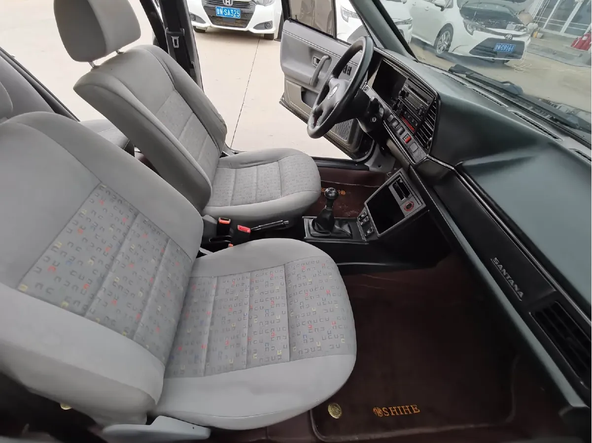 2004 Volkswagen Santana Classic 1.6L 87HP L4 5MT,autocango,china used car exporter,china ev exporter,chinese used car exporter,chinese used ev exporter