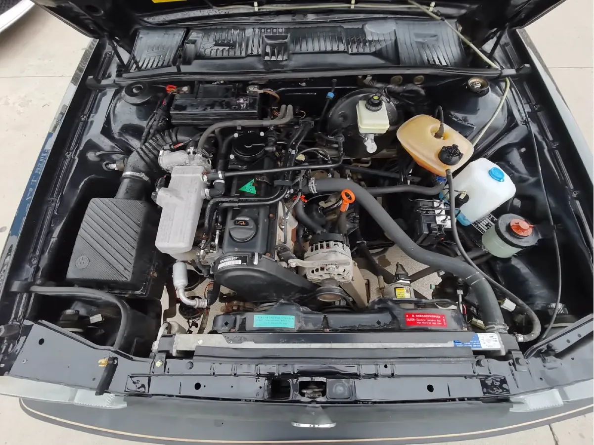 2004 Volkswagen Santana Classic 1.6L 87HP L4 5MT,autocango,china used car exporter,china ev exporter,chinese used car exporter,chinese used ev exporter