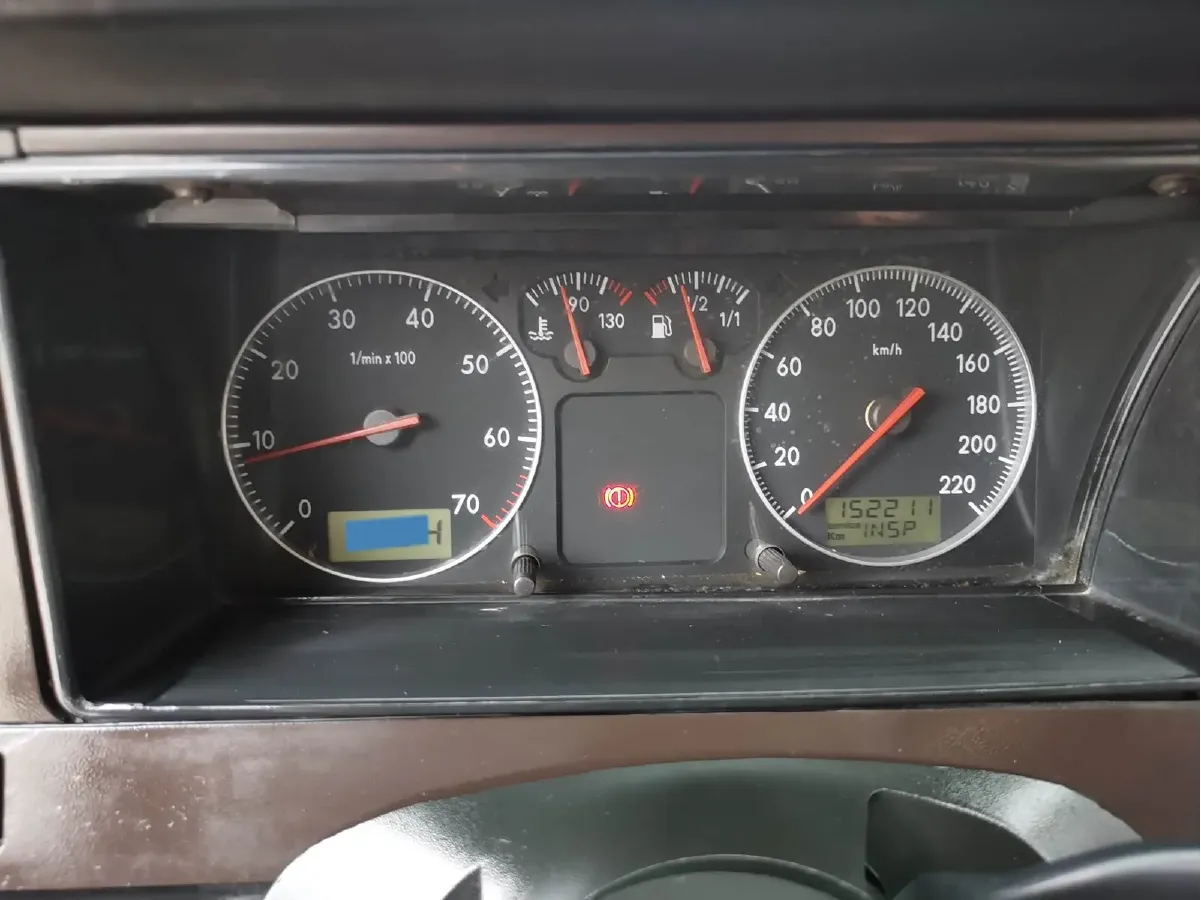 2004 Volkswagen Santana Classic 1.6L 87HP L4 5MT,autocango,china used car exporter,china ev exporter,chinese used car exporter,chinese used ev exporter