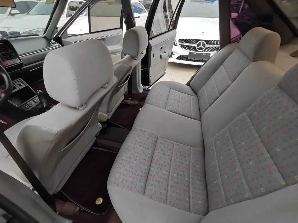 2004 Volkswagen Santana Classic 1.6L 87HP L4 5MT,autocango,china used car exporter,china ev exporter,chinese used car exporter,chinese used ev exporter