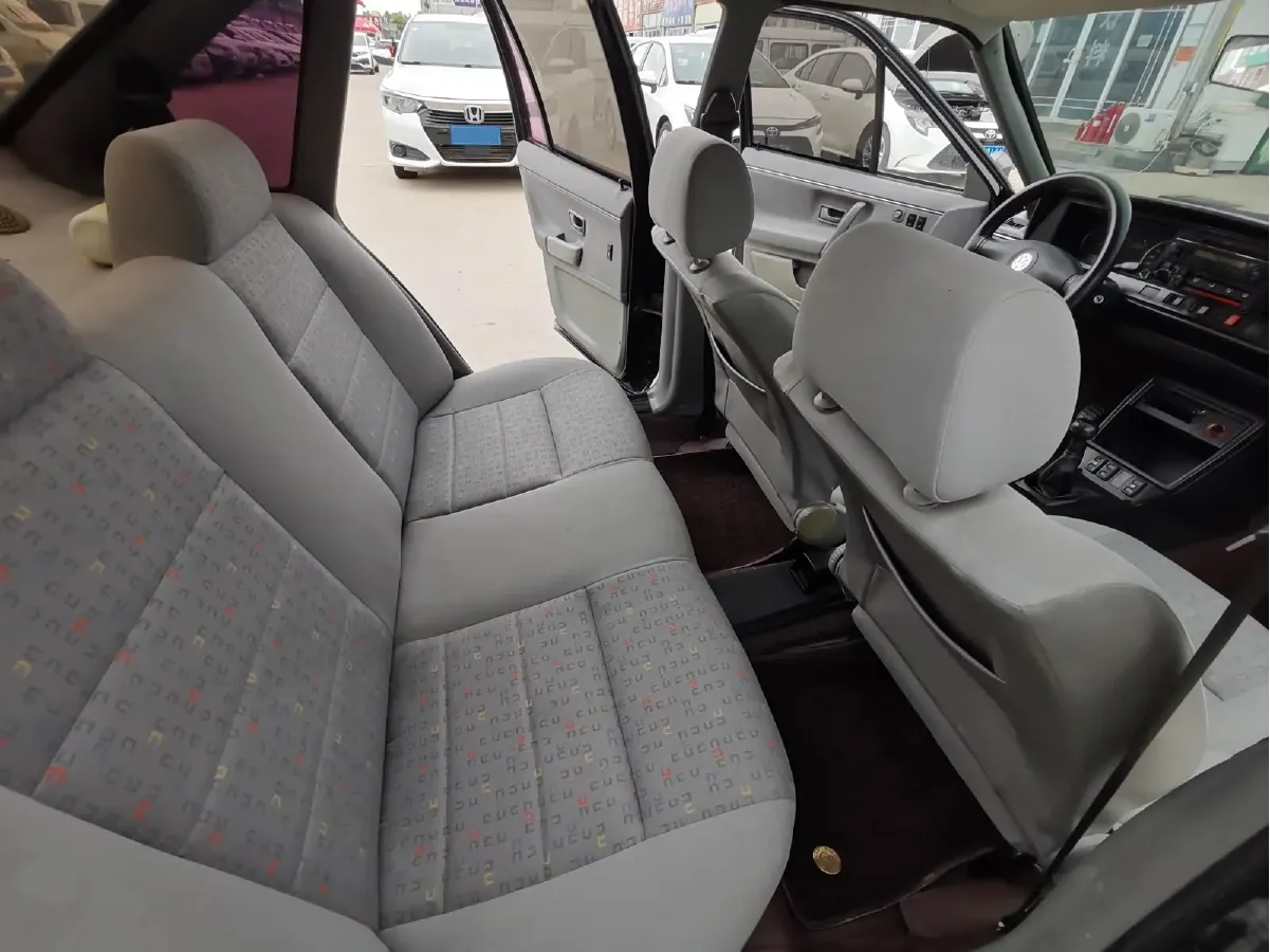 2004 Volkswagen Santana Classic 1.6L 87HP L4 5MT,autocango,china used car exporter,china ev exporter,chinese used car exporter,chinese used ev exporter