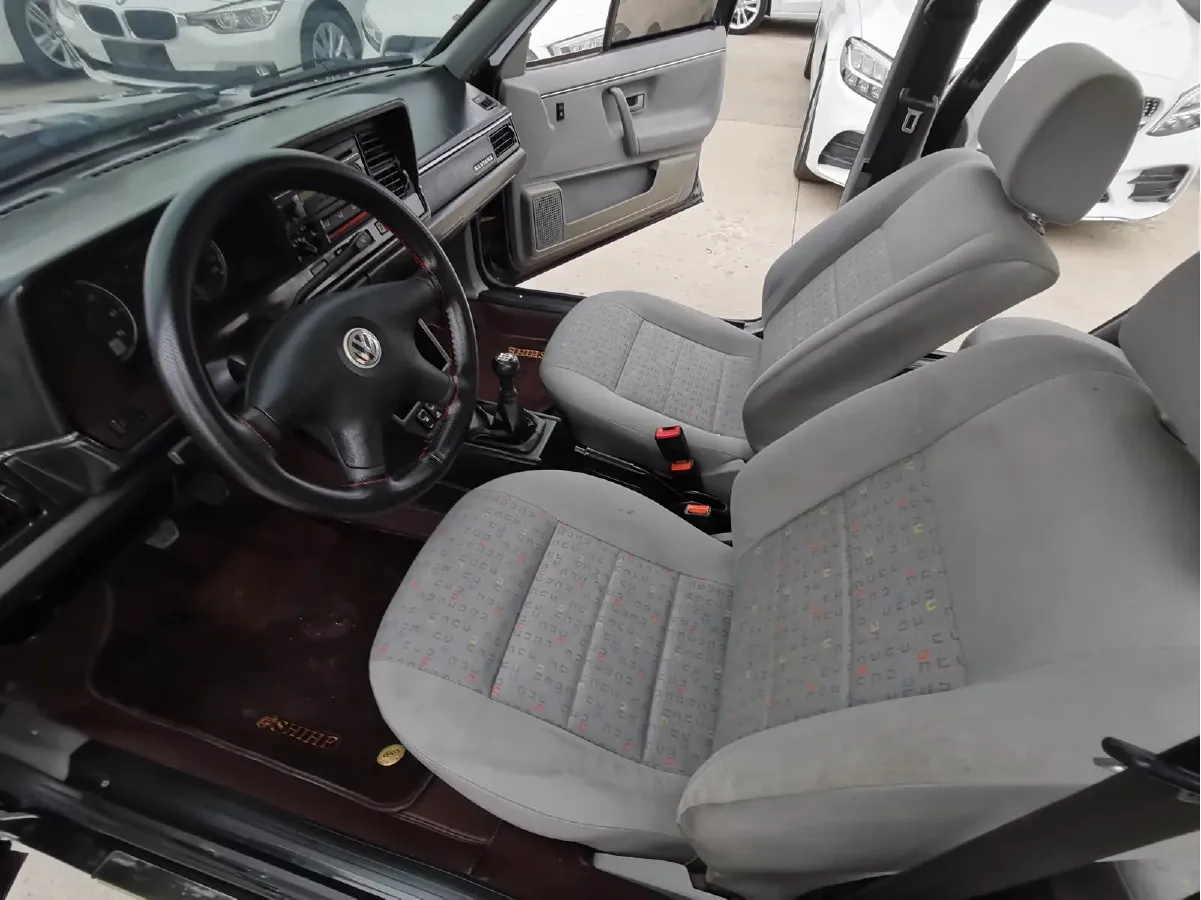 2004 Volkswagen Santana Classic 1.6L 87HP L4 5MT,autocango,china used car exporter,china ev exporter,chinese used car exporter,chinese used ev exporter