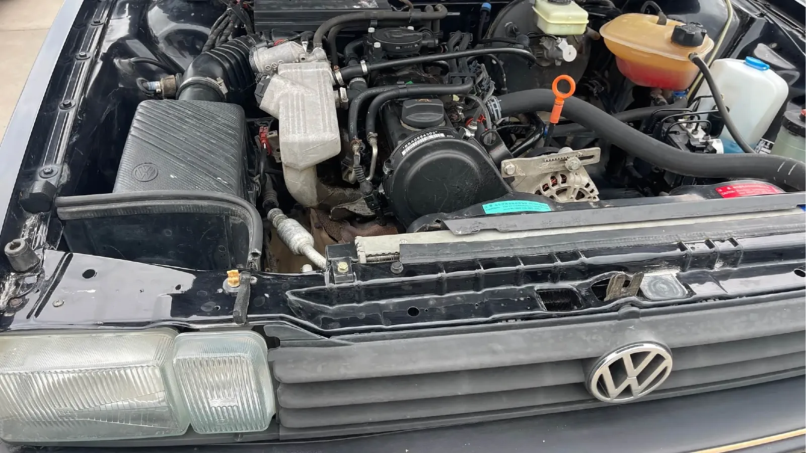 2004 Volkswagen Santana Classic 1.6L 87HP L4 5MT,autocango,china used car exporter,china ev exporter,chinese used car exporter,chinese used ev exporter