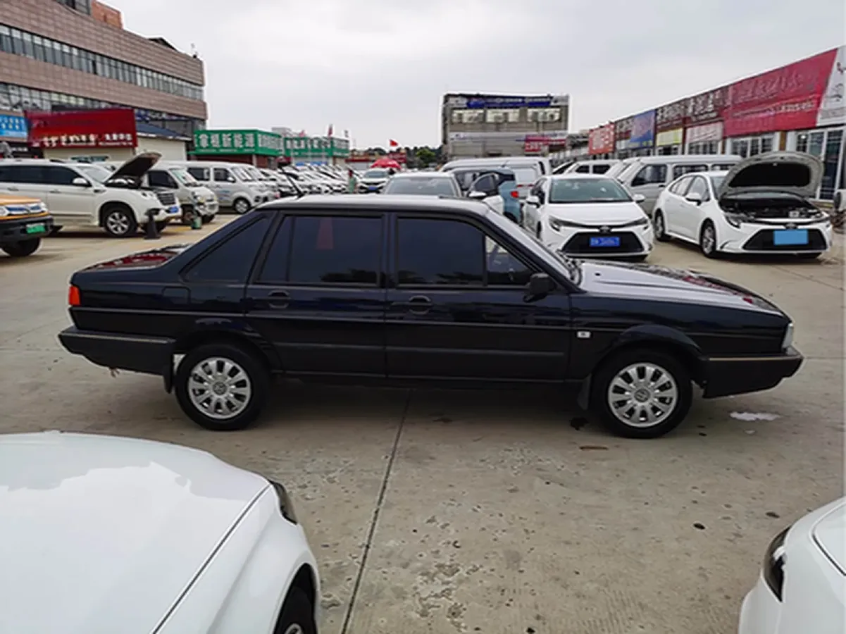2004 Volkswagen Santana Classic 1.6L 87HP L4 5MT,autocango,china used car exporter,china ev exporter,chinese used car exporter,chinese used ev exporter