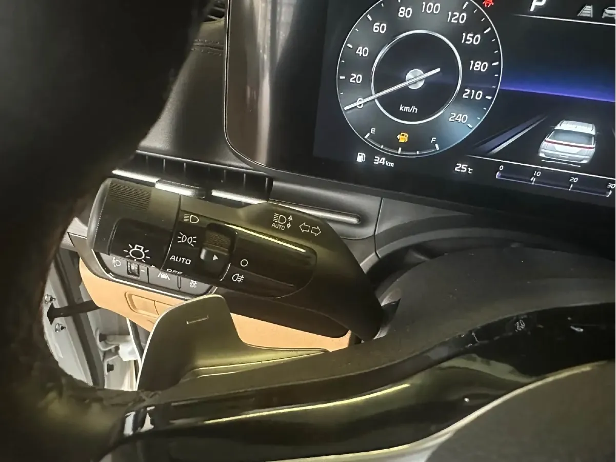 2021 Kia Carnival 2.0T 233HP L4 8AT,autocango,china used car exporter,china ev exporter,chinese used car exporter,chinese used ev exporter