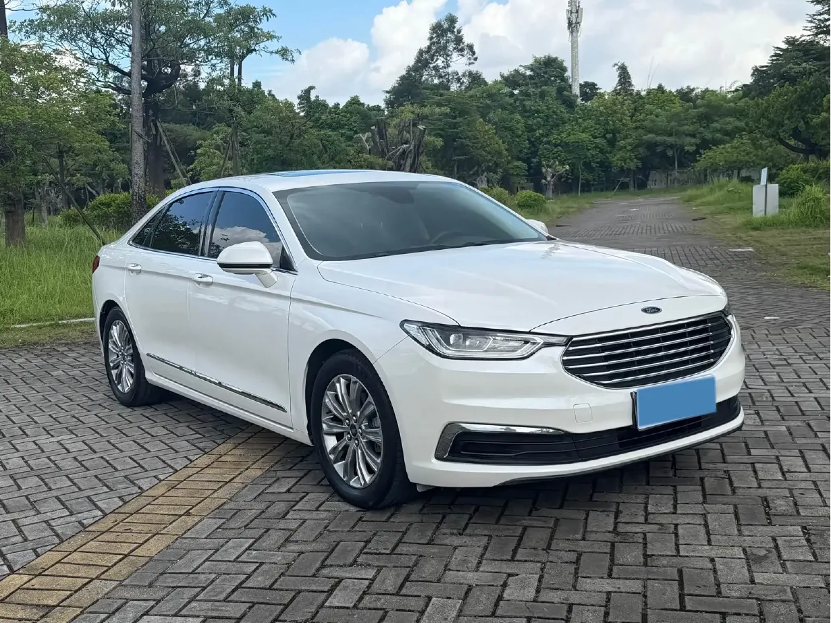 2019 Ford Taurus 2.0T 245HP L4 8AT,autocango,china used car exporter,china ev exporter,chinese used car exporter,chinese used ev exporter