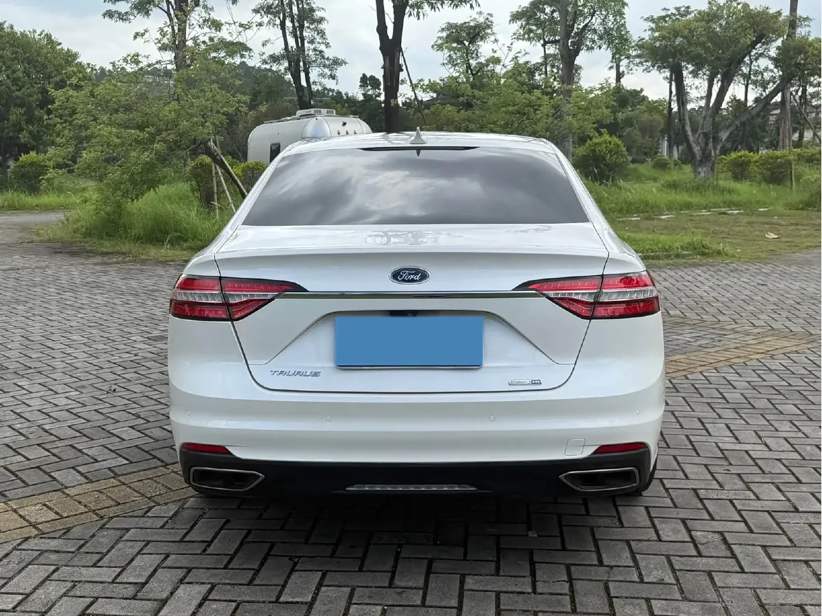 2019 Ford Taurus 2.0T 245HP L4 8AT,autocango,china used car exporter,china ev exporter,chinese used car exporter,chinese used ev exporter