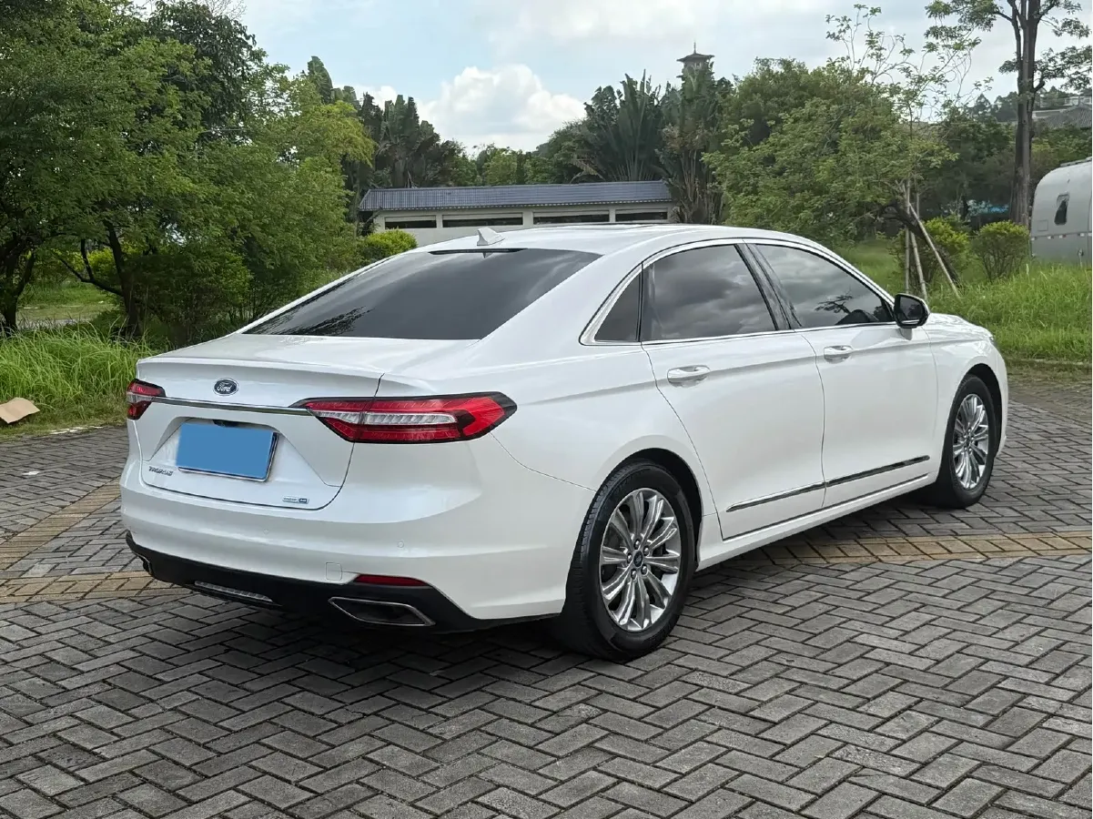 2019 Ford Taurus 2.0T 245HP L4 8AT,autocango,china used car exporter,china ev exporter,chinese used car exporter,chinese used ev exporter