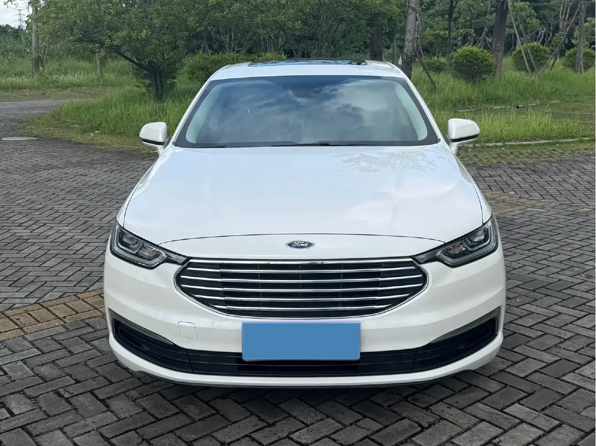 2019 Ford Taurus 2.0T 245HP L4 8AT,autocango,china used car exporter,china ev exporter,chinese used car exporter,chinese used ev exporter