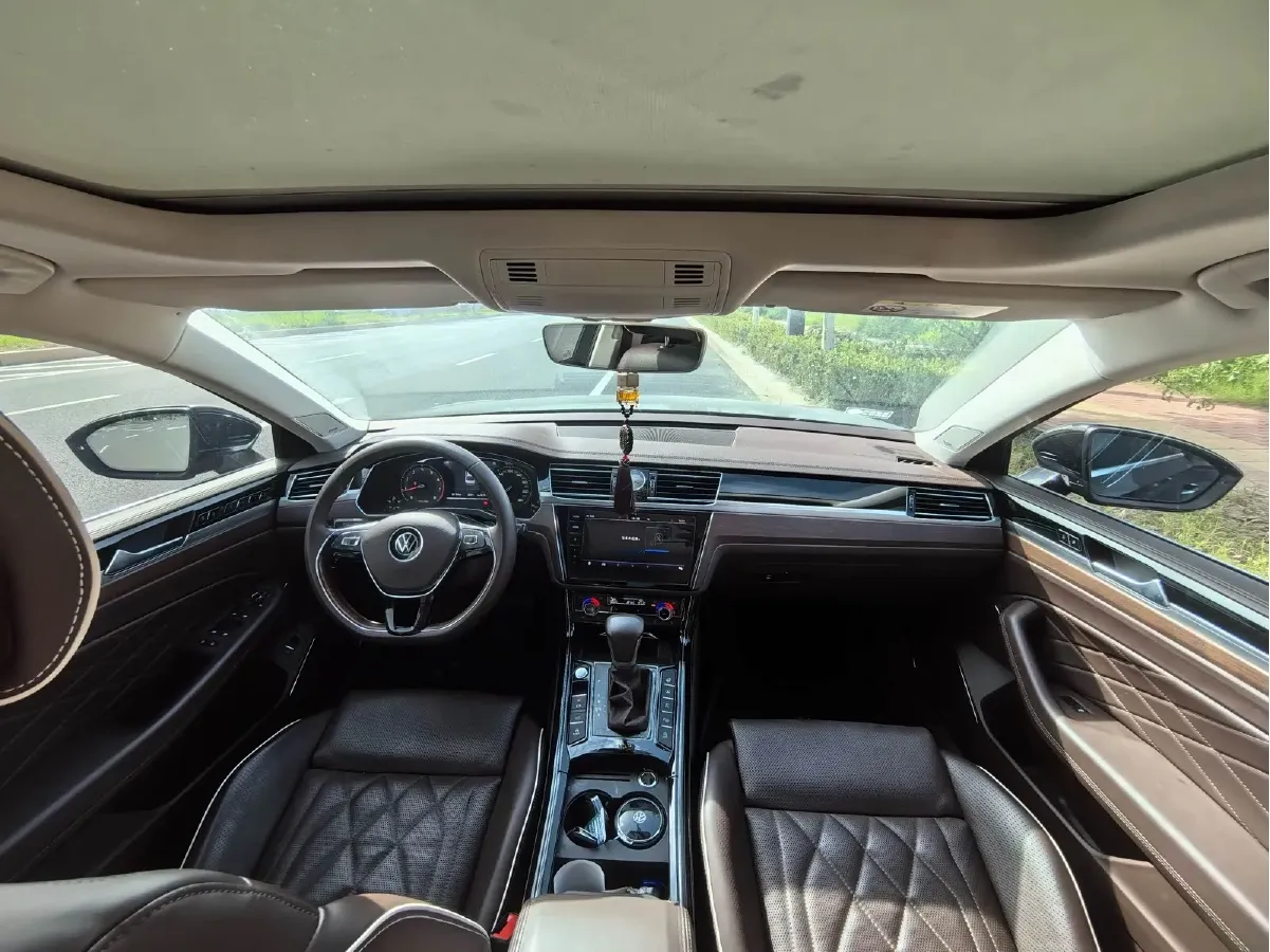 2021 Volkswagen Phideon 2.0T 224HP L4 7DCT,autocango,china used car exporter,china ev exporter,chinese used car exporter,chinese used ev exporter