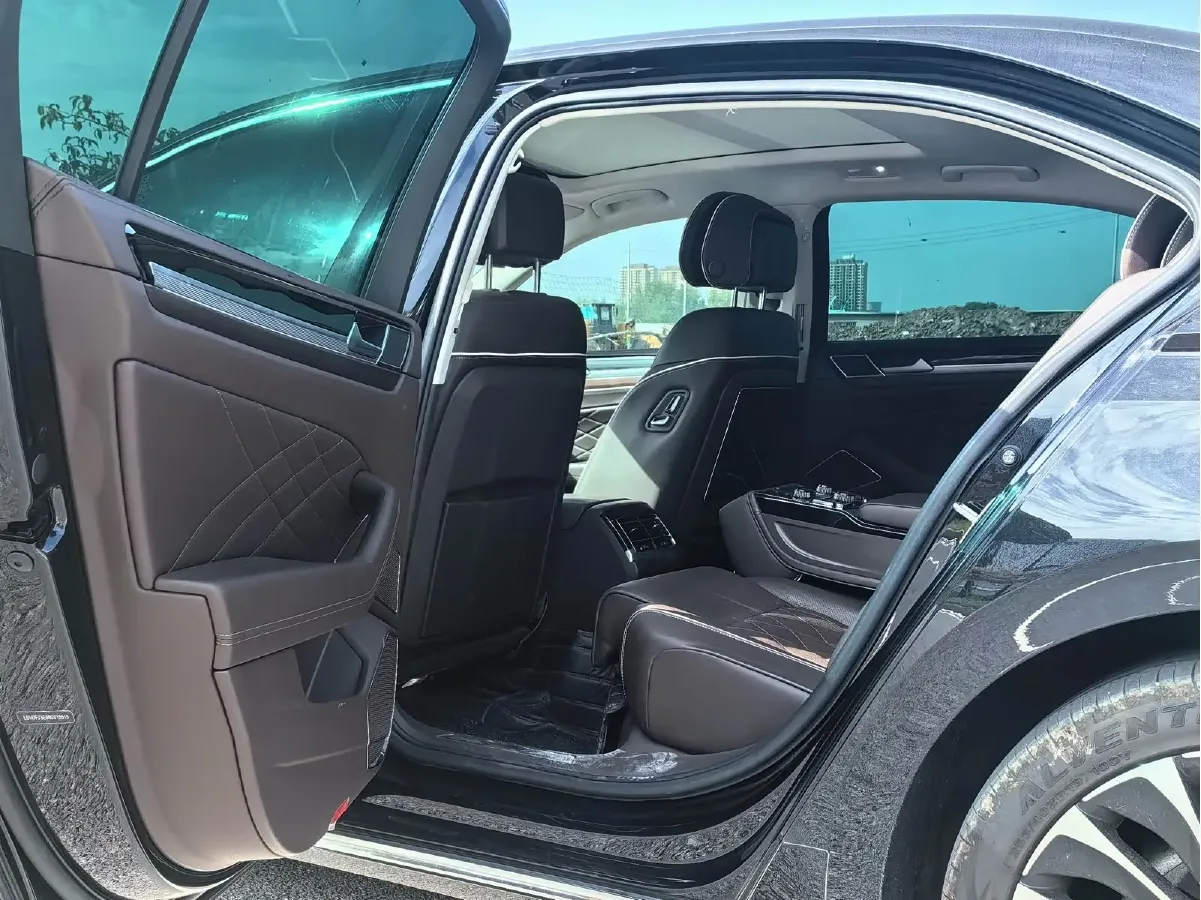 2021 Volkswagen Phideon 2.0T 224HP L4 7DCT,autocango,china used car exporter,china ev exporter,chinese used car exporter,chinese used ev exporter