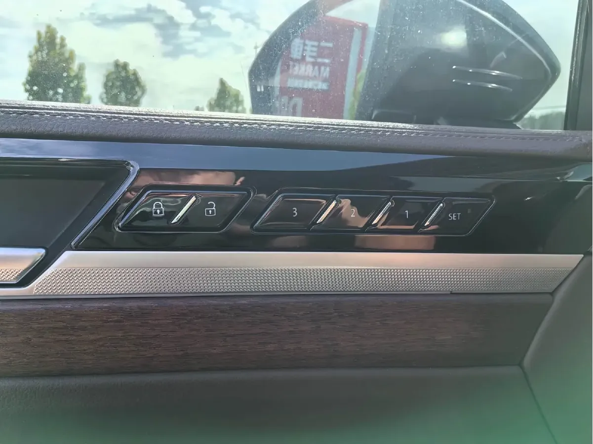 2021 Volkswagen Phideon 2.0T 224HP L4 7DCT,autocango,china used car exporter,china ev exporter,chinese used car exporter,chinese used ev exporter