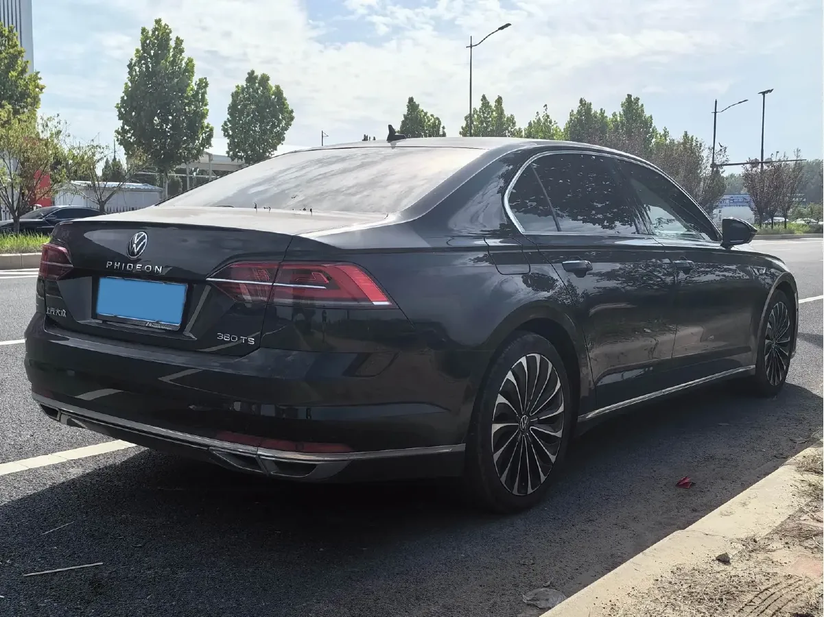 2021 Volkswagen Phideon 2.0T 224HP L4 7DCT,autocango,china used car exporter,china ev exporter,chinese used car exporter,chinese used ev exporter