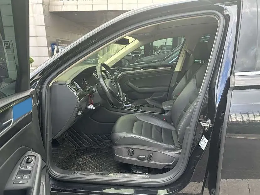 2018 Volkswagen Phideon 2.0T 224HP L4 7DCT,autocango,china used car exporter,china ev exporter,chinese used car exporter,chinese used ev exporter