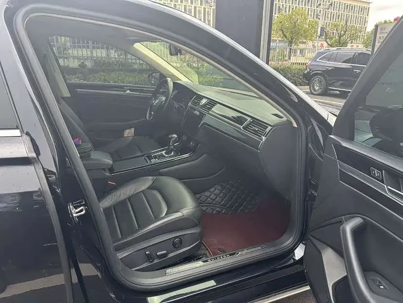 2018 Volkswagen Phideon 2.0T 224HP L4 7DCT,autocango,china used car exporter,china ev exporter,chinese used car exporter,chinese used ev exporter