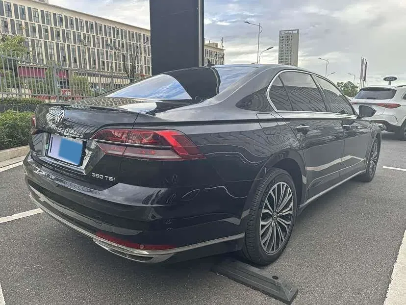 2018 Volkswagen Phideon 2.0T 224HP L4 7DCT,autocango,china used car exporter,china ev exporter,chinese used car exporter,chinese used ev exporter