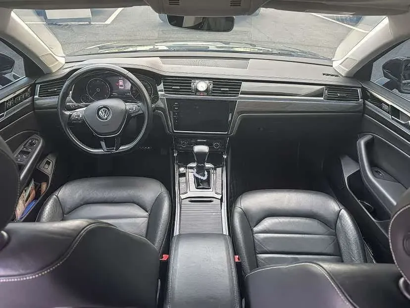 2018 Volkswagen Phideon 2.0T 224HP L4 7DCT,autocango,china used car exporter,china ev exporter,chinese used car exporter,chinese used ev exporter