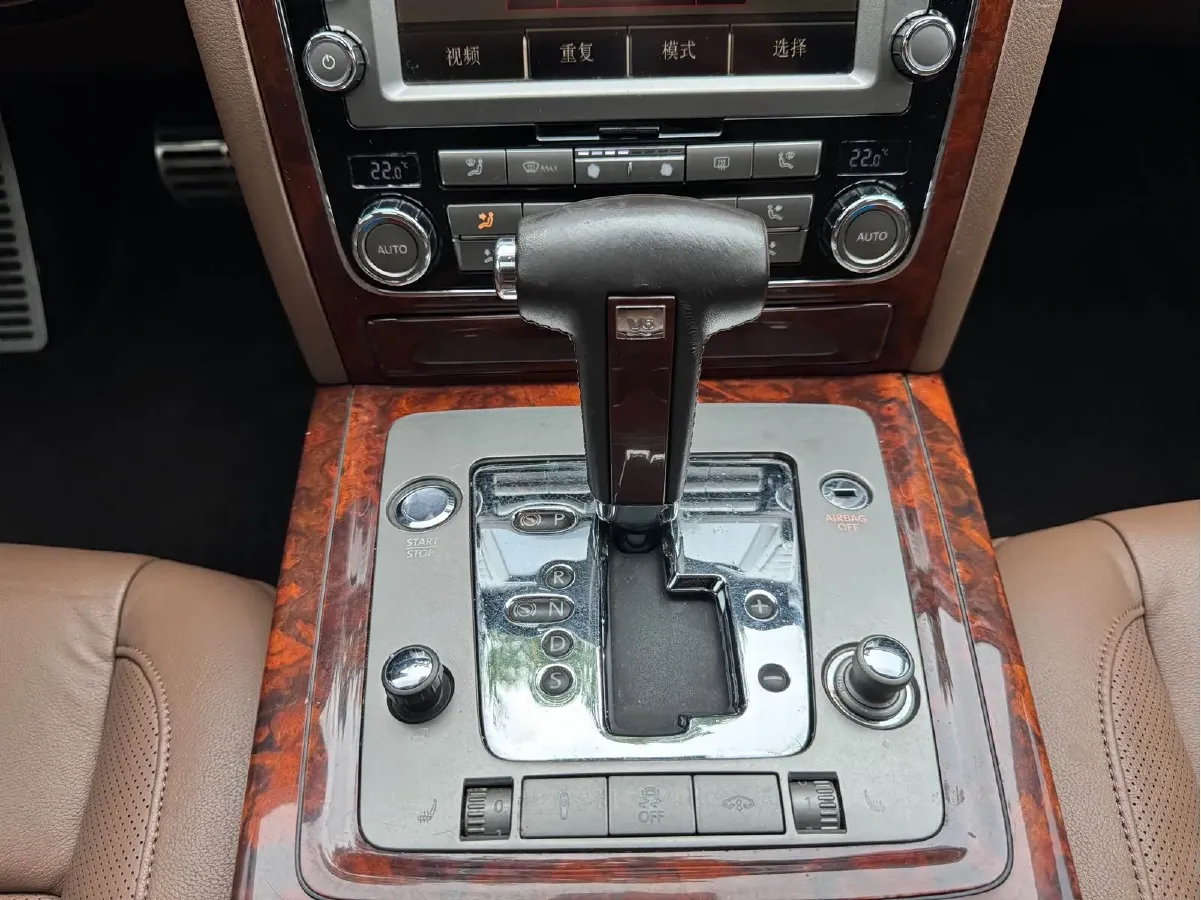 2011 Volkswagen Pheaton 3.6L 280HP V6 6AT,autocango,china used car exporter,china ev exporter,chinese used car exporter,chinese used ev exporter