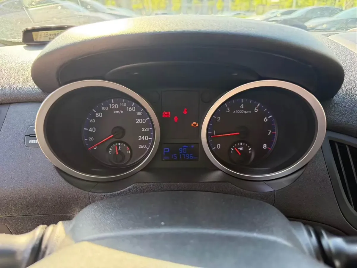 2009 Hyundai Rohens-Coupe 2.0T 210HP L4 5AT,autocango,china used car exporter,china ev exporter,chinese used car exporter,chinese used ev exporter