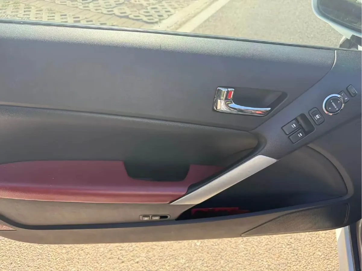 2009 Hyundai Rohens-Coupe 2.0T 210HP L4 5AT,autocango,china used car exporter,china ev exporter,chinese used car exporter,chinese used ev exporter