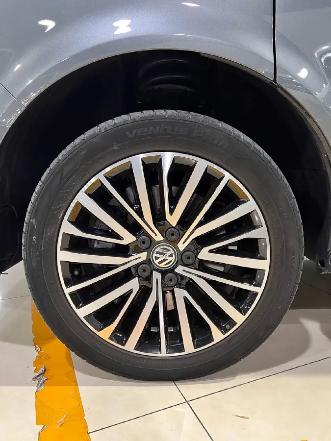 2019 Volkswagen Multivan 2.0T 204HP L4 7DCT,autocango,china used car exporter,china ev exporter,chinese used car exporter,chinese used ev exporter