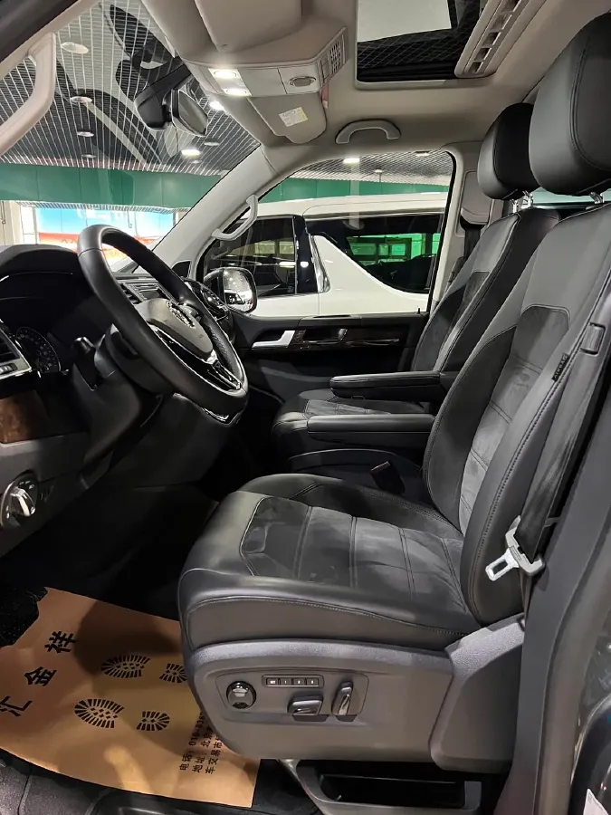 2019 Volkswagen Multivan 2.0T 204HP L4 7DCT,autocango,china used car exporter,china ev exporter,chinese used car exporter,chinese used ev exporter